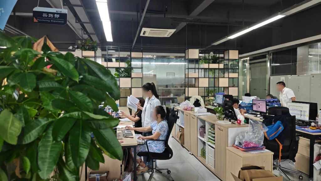 BETRUE Shenzhen open-plan staff office workspace, BSCI audited audio speaker factory